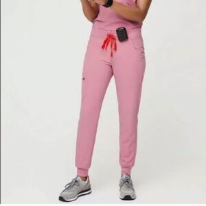 Chalk Pink (Ltd edition color) FIGS scrub set. XS top, S bottoms